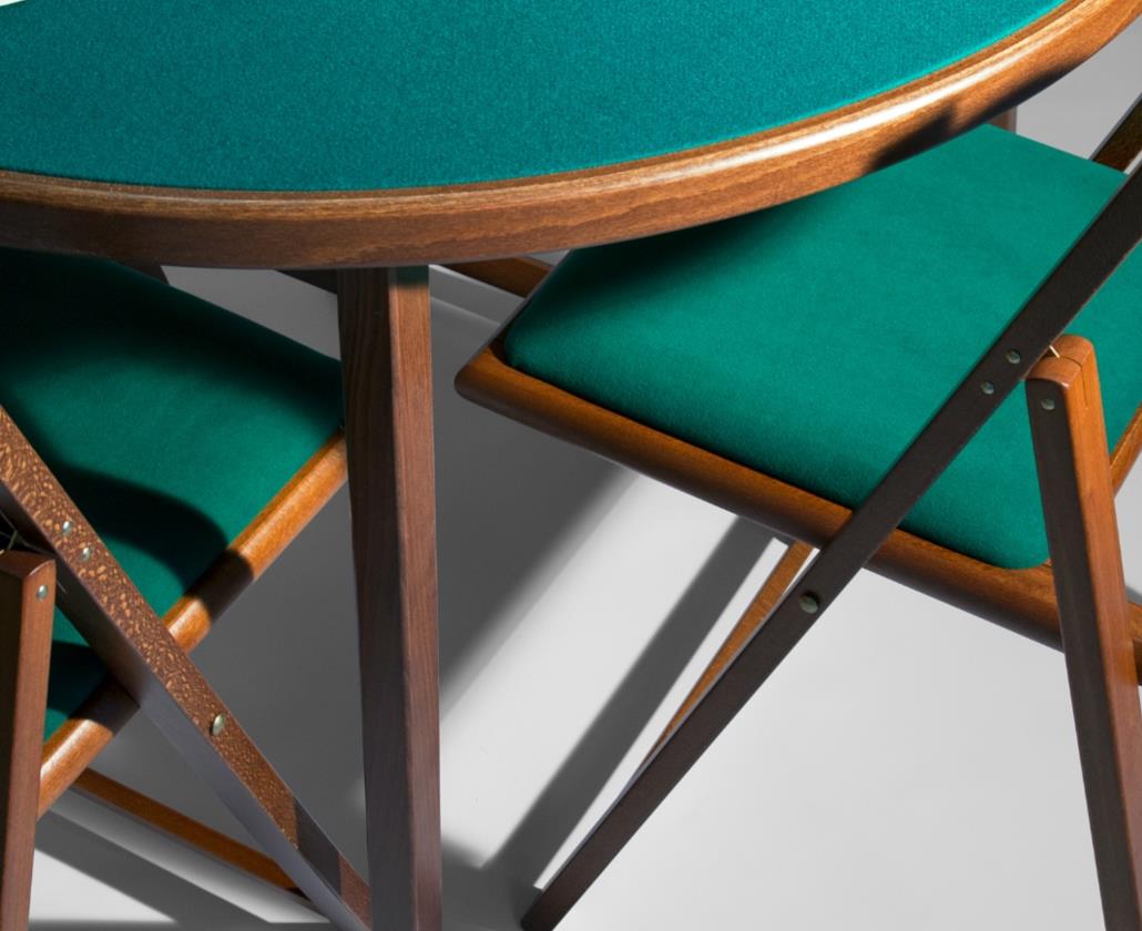  Round Moon Table and Gioco chair